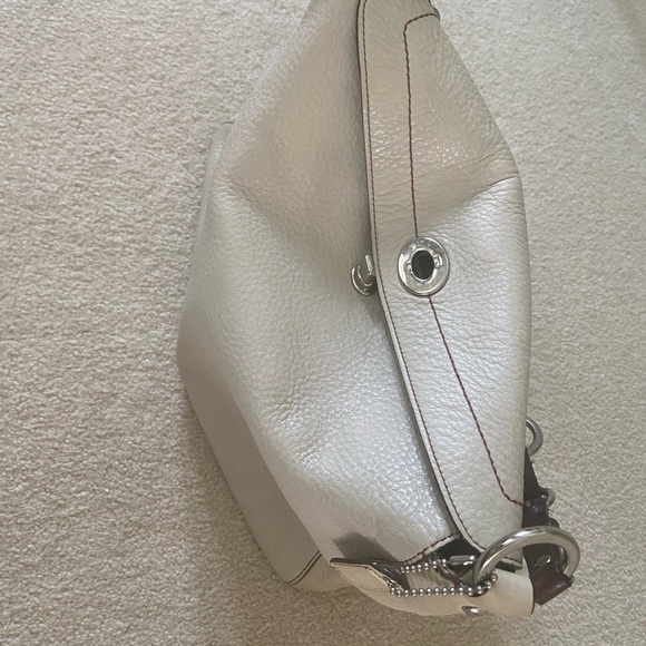 Coach Chelsea Pebble Leather Turnlock Top Bag Purse D05S-8A38 Cream, gently used - Picture 3 of 6